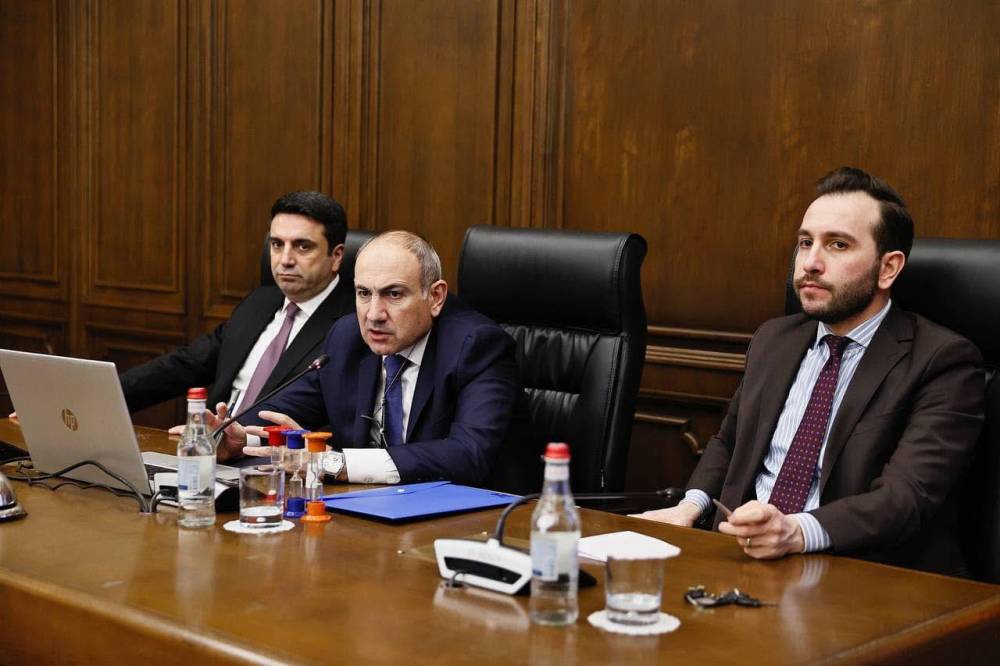Նիկոլ Փաշինյանը ՔՊ խմբակցության հետ քննարկել է Ադրբեջանի հետ խաղաղության գործընթացը
