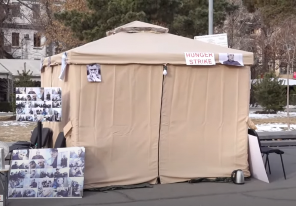 «Հայությունը պետք է բողոքի ձայն բարձրացնի»․ «Ազատության» հրապարակում հացադուլի 3-րդ օրն է՝ ի աջակցություն գերիների