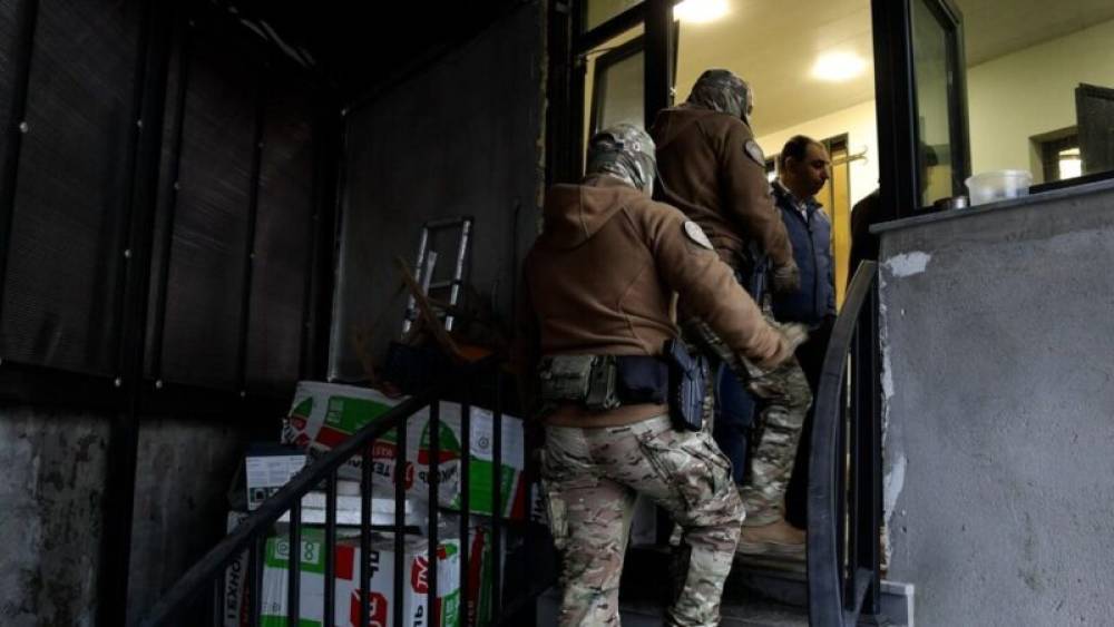 Ոստիկանությունն ու Քննչական կոմիտեն Երևանում շուրջ 20 խուզարկություն են իրականացնում