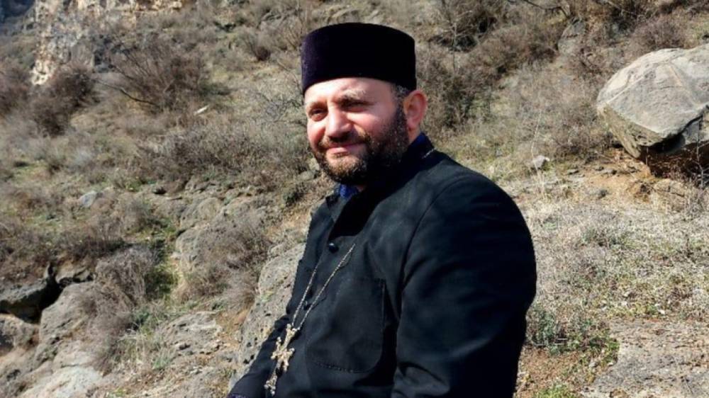 Ամենայն պատասխանատվությամբ ասում եմ՝ այս մարդը չի կարող ներկայացնել իմ երկրի շահերը. Տեր Մասիսը՝ Նիկոլ Փաշինյանի մասին