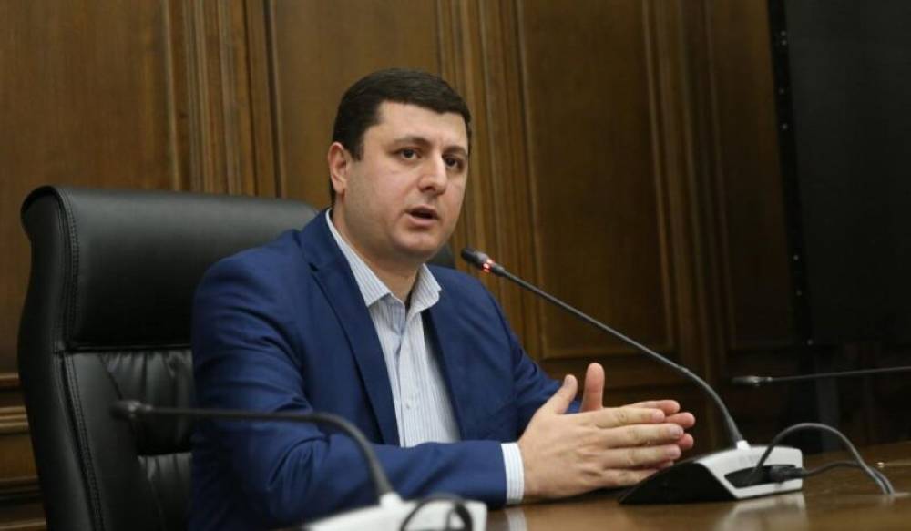 Ուրախ ավտոբուսներն ու ճոռոմ խոսքերը զուտ ծխախածածկույթի դեր ունեն, բայց դա էլ ժամանակավոր էֆեկտ ունի