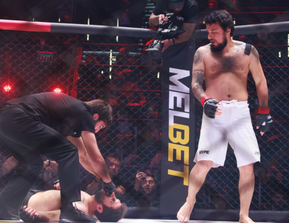 Կամո Ունանյանը 55 վայրկյանում խեղդող հնարքով հաղթեց իրանցի մրցակցին