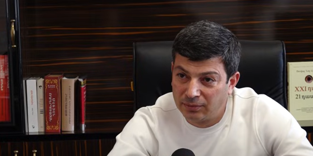 Առաջինը մաքրուհին է հայհnյել, uադրել ու հրահրել է աշխատակցին. Շենգավիթ վարչական շրջանի ղեկավար