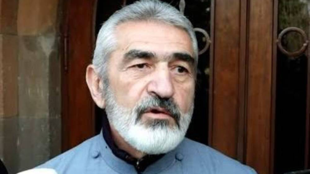 3 ՀԷԿ ունեցող սրբազանը հեռացավ պաշտոնից. Կաթողիկոսի դեմ արշավից -1. «Ժողովուրդ»