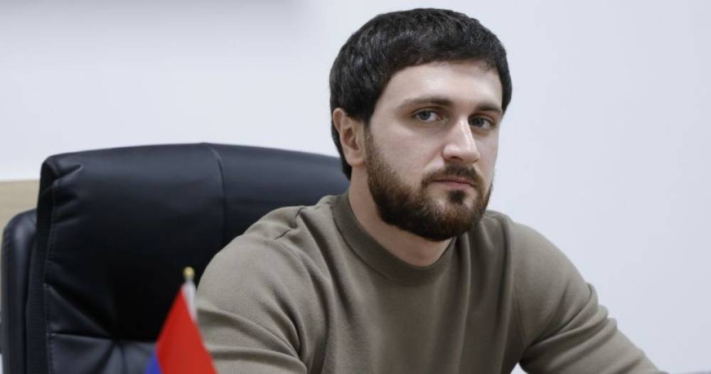 Հերթական սկանդալը. ոստիկանության փոխգնդապետը Արցախի երիտասարդներին կոչ է արել գնալ, հանձնվել Ադրբեջանին, կարոտը առնել (Video)