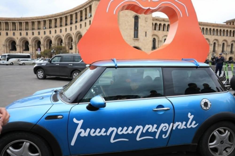 «Սրտիկով» պաստառներով հեղեղել են հանրապետությունը. «Փաստ»