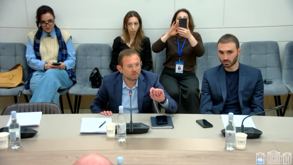 Մելքոնյան Գագիկին կարգի հրավիրեք. ԱԺ-ում իրավիճակը լարվեց