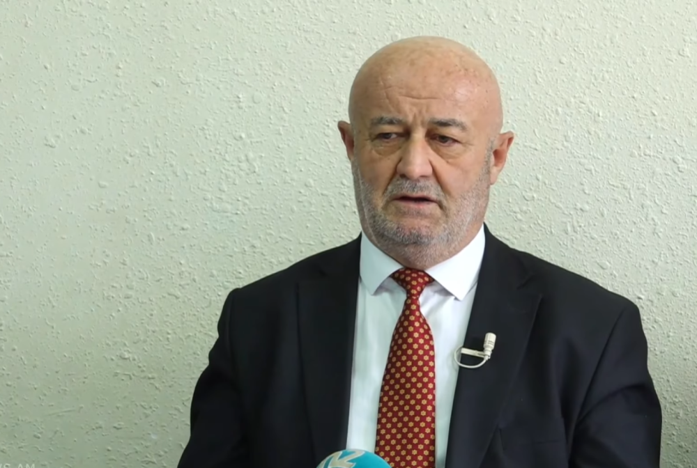 Որ պահը գա, ինձ ու Ասլանյանին վերապահվի բարձրագույն պատիվ վարչապետին ուղեկցել ԱԱԾ-ի «подвал», էլի կասեն՝ իրա պրոյեկտն եք. Աղազարյան