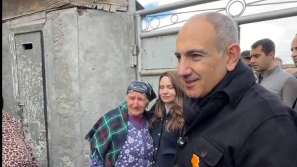 «Դուք սենց պրոբլեմի մեջ եք». ինչ ասաց Փաշինյանը՝ իրեն դիմող քաղաքացիներին