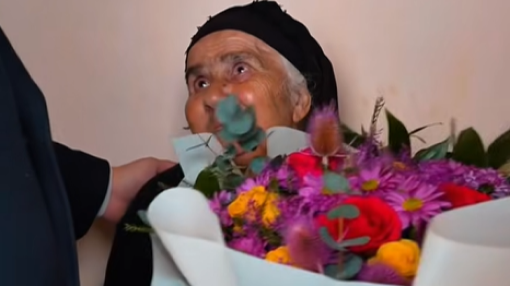 «Ուժեղ Հայաստան»-ի անդամների անակնկալը՝ սահմանամերձ Տեղում ապրող Դարիկո տատիկին