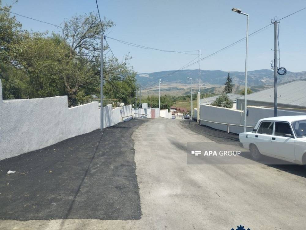 Ադրբեջանն ակտիվորեն ադրբեջանgիներով բնակեցնում է առաջին հերթին նախկինում զուտ հայաբնակ բնակավայրերը, որտեղ երբևիցե ադրբեջանgի բնակչություն չի եղել