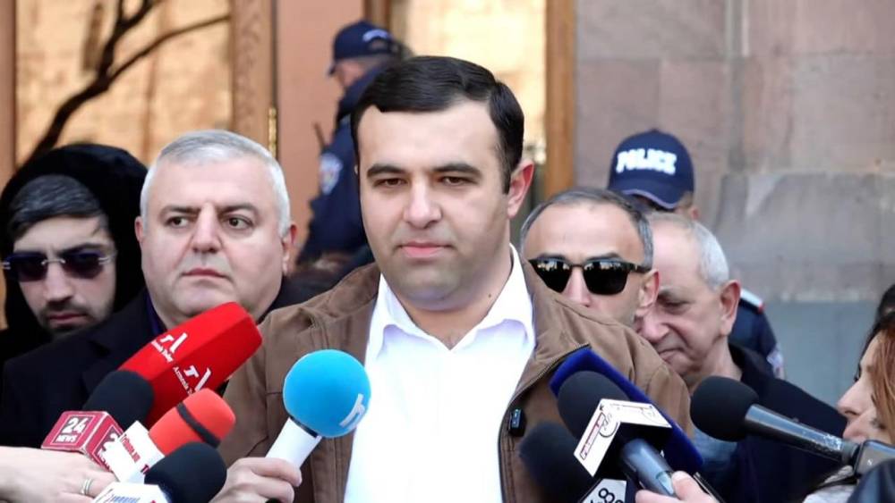 Ինչքան ուժ ունեն ստում են. Փաշինյան բա ուր ես. ակցիայի մասնակից