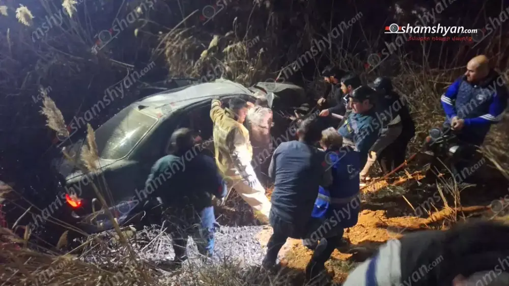 «Mercedes»-ը դուրս է եկել ճանապարհի երթևեկելի գոտուց և հայտնվել ջրատարում․ 4 վիրшվորներից 2-ը անչափահասներ են