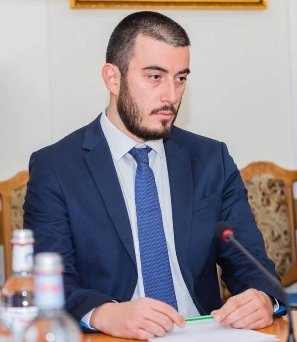 Սամվել Հակոբյանը վայր է դնում Երեւանի ավագանու անդամի իր մանդատը