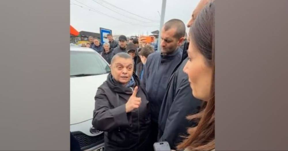 Փաշինյանը չի կարողանում հանգստացնել բարկացած քաղաքացուն. «Սա պիտի առողջապահության նախարար չլինի»