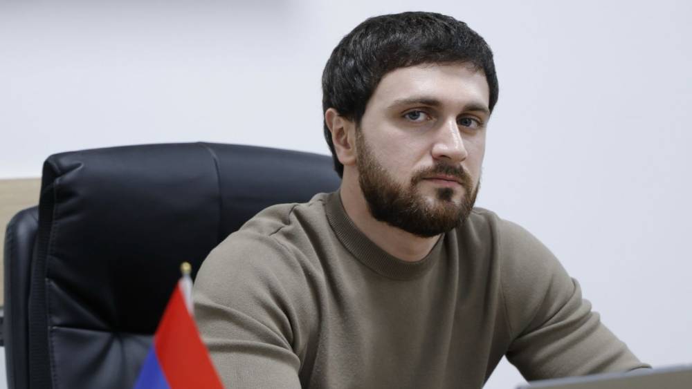 ԱԱԾ աշխատակից ներկայացածը սպшռնացել է տաքսու արցախքի վարորդին. Ահազանգ