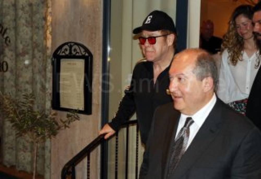 Էլթոն Ջոնի և «Երևան՝ իմ սեր» հիմնադրամի մասին. Արմեն Սարգսյանը պատասխանում է լրագրողների հարցերին. ուղիղ միացում