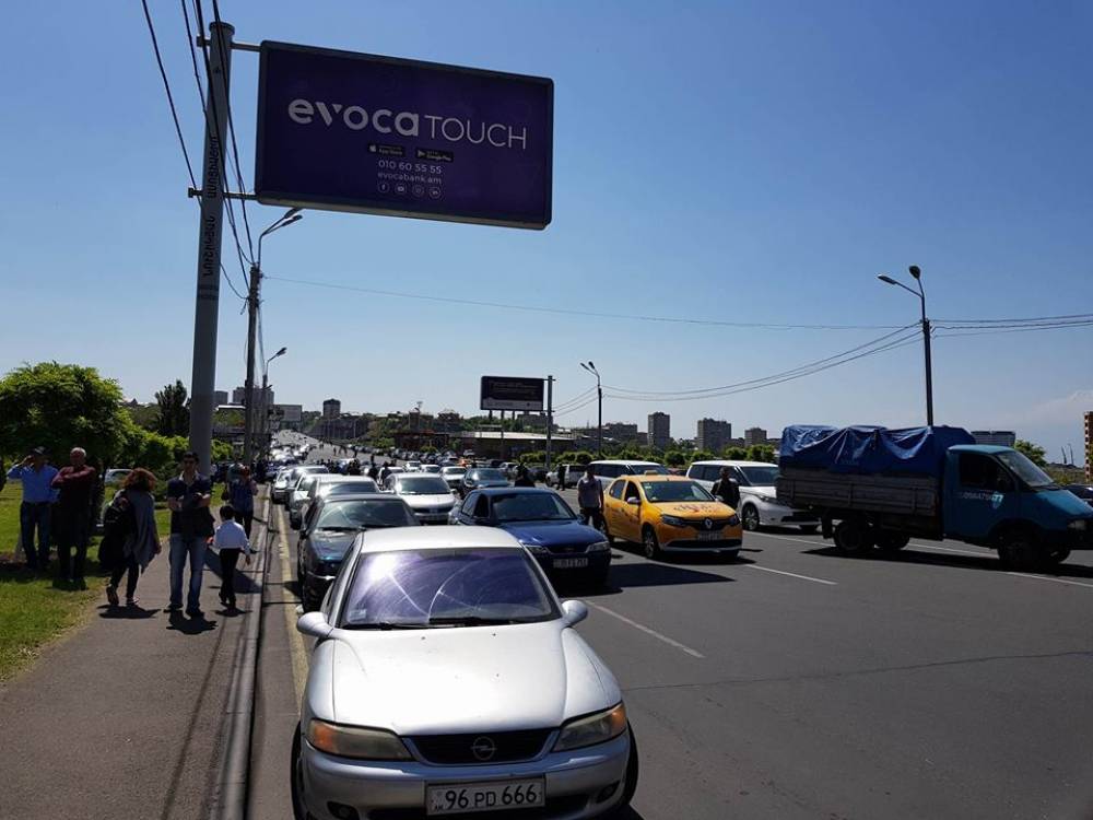 Ցուցարարները փակել են Դավթաշենի կամուրջը (տեսանյութ)