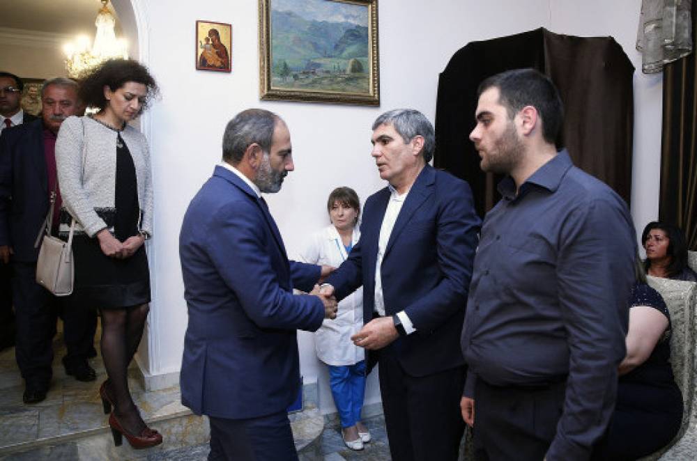 Նիկոլ Փաշինյանը մասնակցել է Գրետա մայրիկի հոգեհանգստի արարողությանը (տեսանյութ)