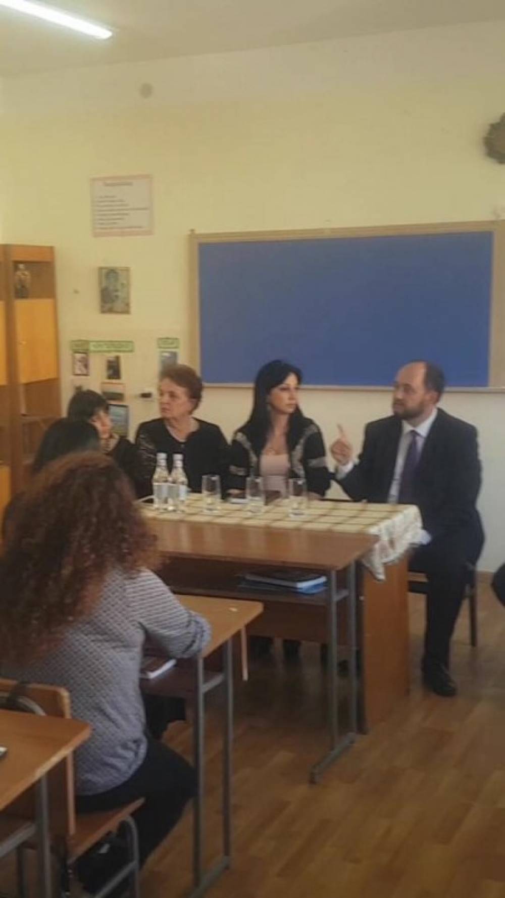 Սկանդալային տեսանյութ. ՀՀ ԿԳ նախարարը մտնում է այն պահին, երբ քննարկվում է դրամահավաքի հարցը