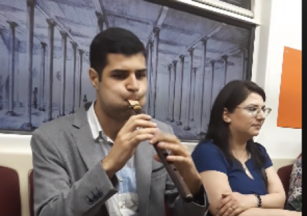 Արտասովոր ֆլեշմոբ Երևանի մետրոյում. Կոնսերվատորիայի ուսանողները զարմացրին զբոսաշրջիկներին (տեսանյութ)