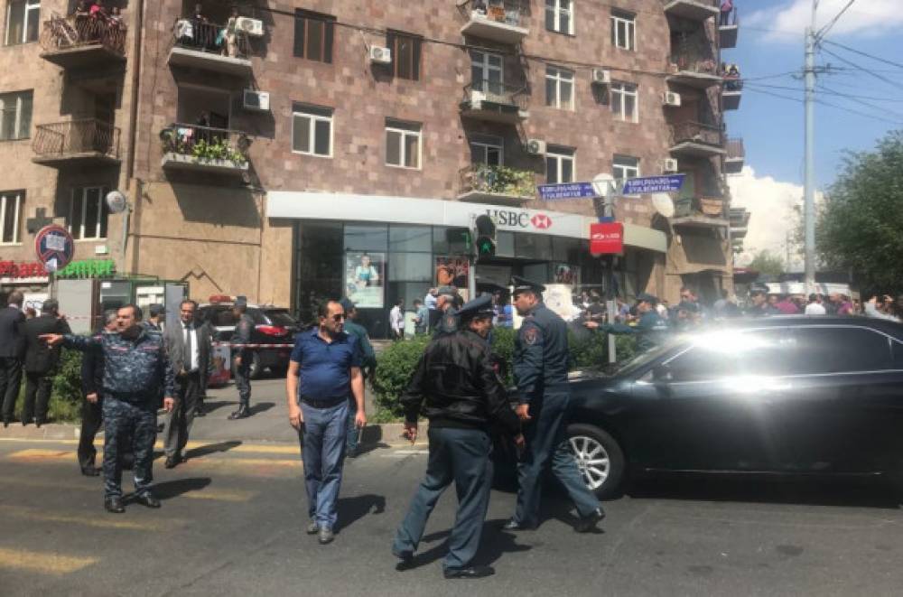 Ինչպես են վնասազերծում HSBC բանկի վրա զինված հարձակում գործած անձին (տեսանյութ)