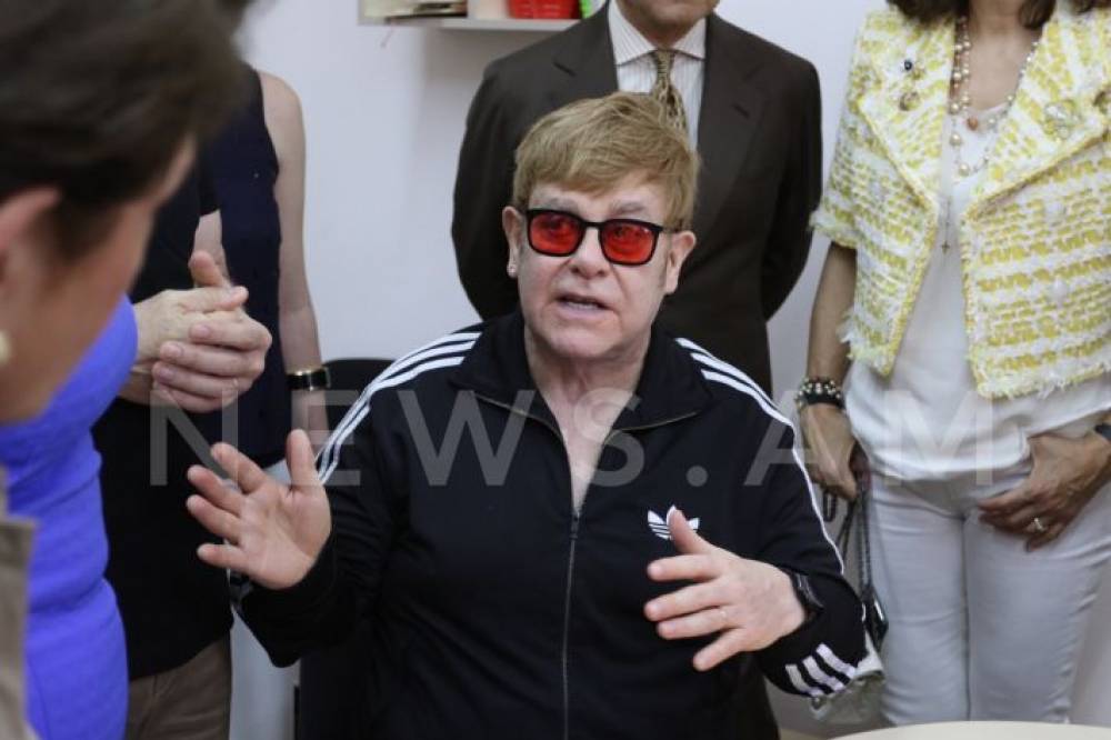 Էլթոն Ջոնն ու ՀՀ նախագահը Երեւանում այցելել են ռեաբիլիտացիոն կենտրոն (տեսանյութ)