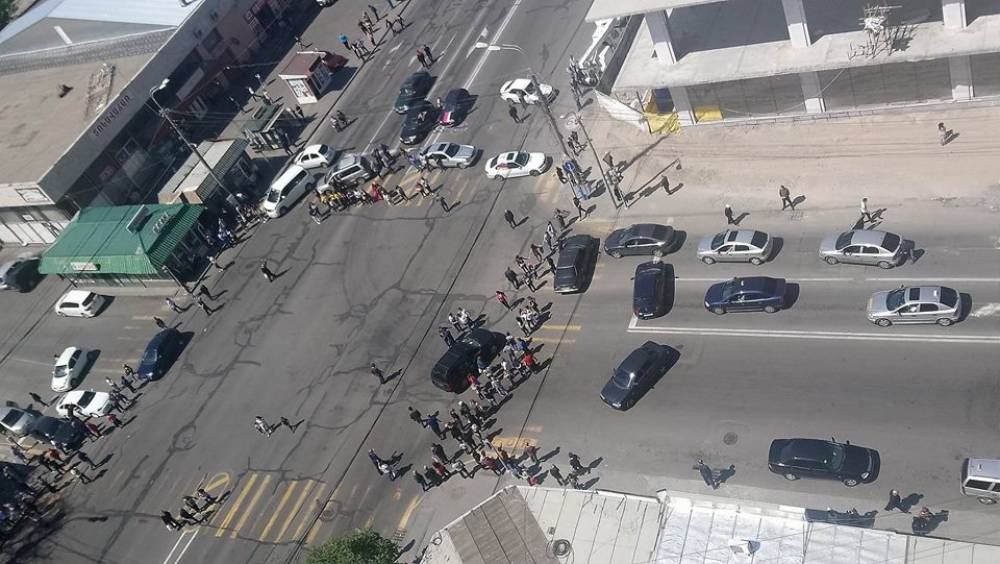 Ցուցարարները փակել են Էրեբունի-Ազատամարտիկներ փողոցների խաչմերուկը (լուսանկարներ, տեսանյութ)