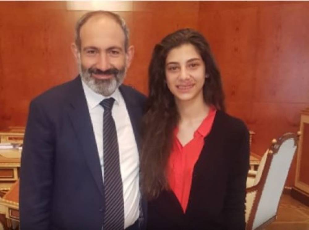 Նիկոլ Փաշինյանն ընդունել է վնասվածք ստացած ցուցարարին (տեսանյութ)