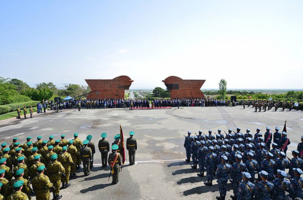 Հանրապետության տոնին նվիրված ﬕջոցառուﬓերը` Սարդարապատում. ուղիղ