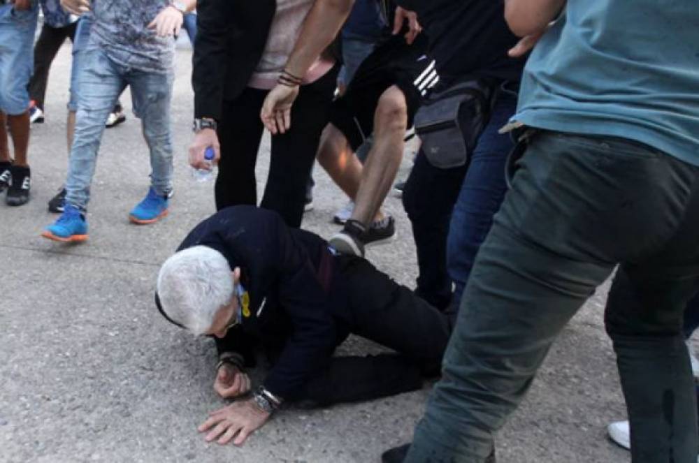 Սալոնիկում դաժան ծեծի են ենթարկել քաղաքապետին (տեսանյութ)