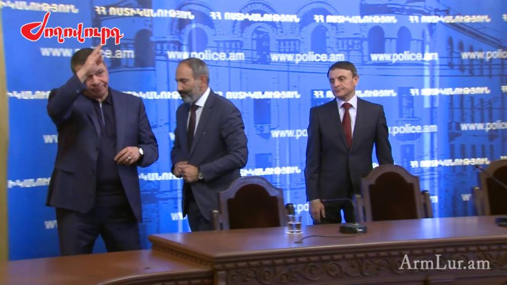 Ինչպես է Նիկոլ Փաշինյանը ճանապարհում Վլադիմիր Գասպարյանին (տեսանյութ)