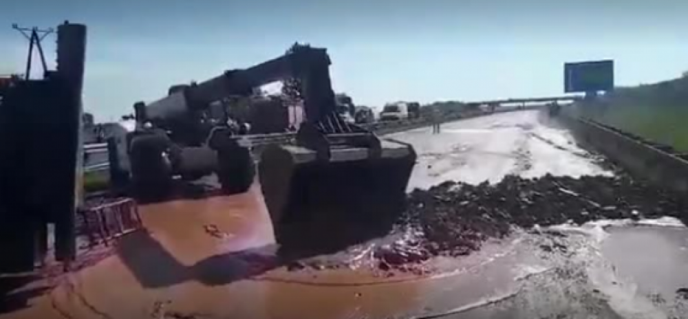 12 տոննա հեղուկ շոկոլադը թափվել է մայրուղու վրա և խոչընդոտել է երթևեկությունը