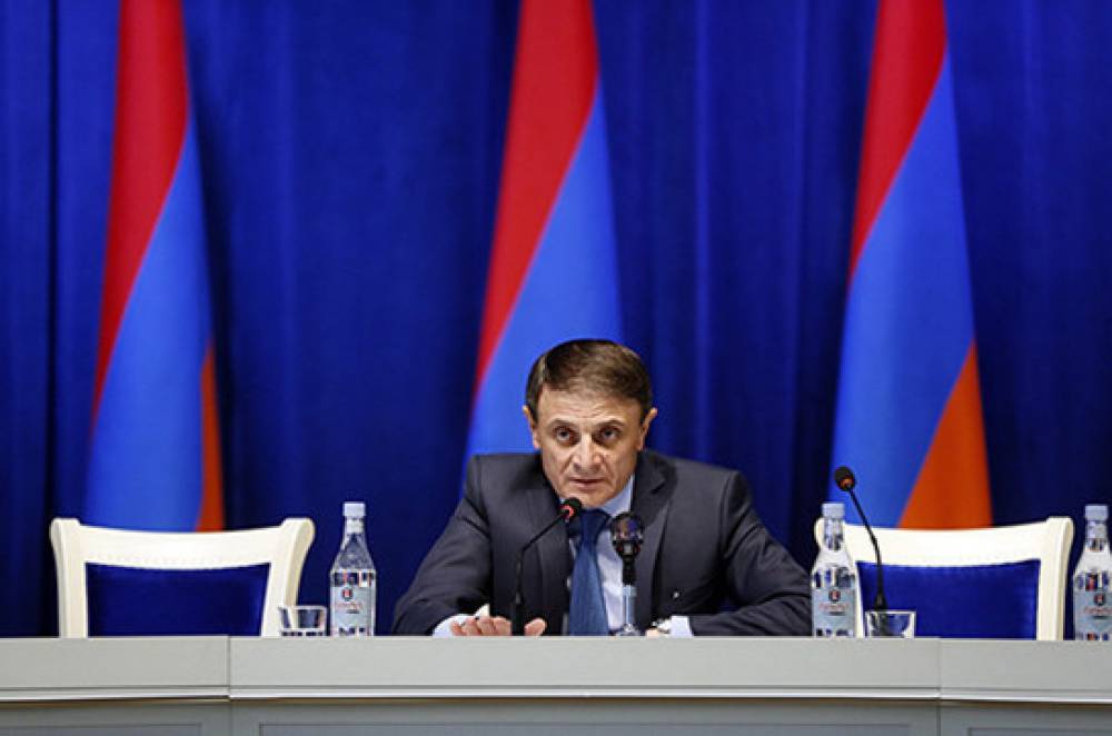 Օլիգարխ կլինի, ով ուզում է լինի, եթե մեկը նեղում է, զանգեք, կգամ ձեր կողքը կկանգնեմ. Օսիպյանը ՃՈ աշխատակիցներին