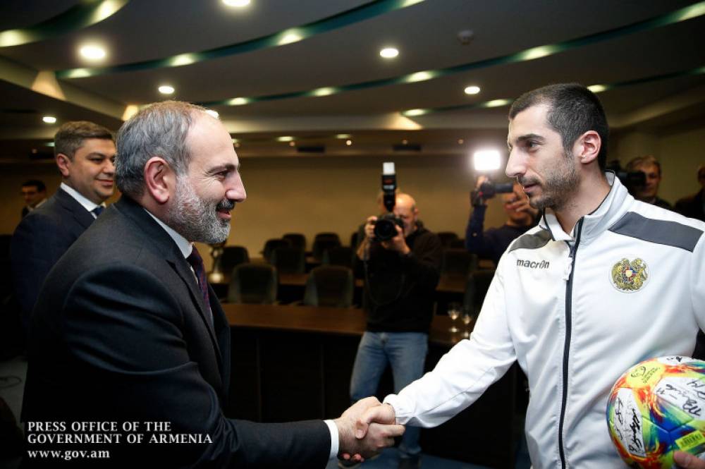 Նիկոլ Փաշինյանը հեռախոսազրույց է ունեցել Հենրիխ Մխիթարյանի հետ