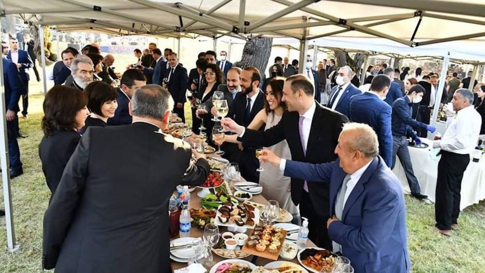 «Իրազեկ քաղաքացիների միավորումը» կդիմի Արցախի ոստիկանություն, որ տուգանվեն պարետի որոշումը խախտած բոլոր պաշտոնյաներին