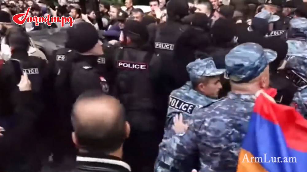 ՏԵՍԱՆՅՈՒԹ. Բախում ոստիկանների և ցուցարարների միջև Սարյան փողոցում