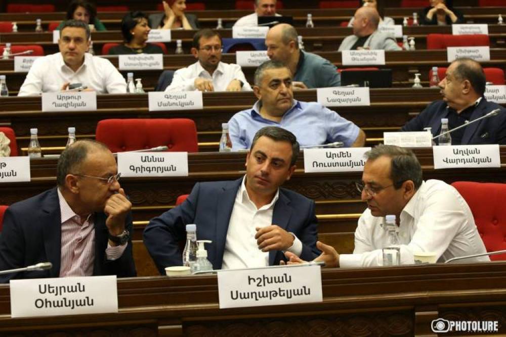 Խորհրդարանական ընդդիմությունը դեմքը փրկելու խնդիր ունի․ «Հրապարակ»