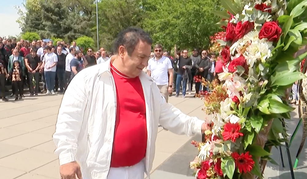 «Մեր խոնարհումը Հայրենական Մեծ պատերազմում և Արցախյան ազատամարտերում իրենց կյանքը հայրենիքին զոհաբերած նվիրյալների հիշատակին»․ ԲՀԿ անդամները քայլերթով բարձրացել են «Հաղթանակ» զբոսայգի