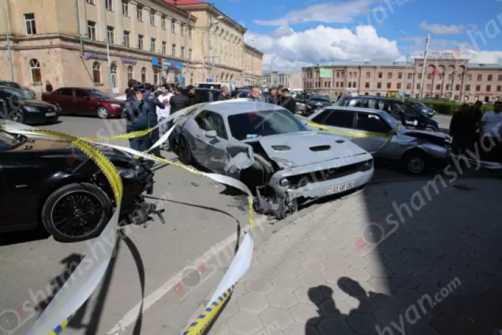 Գյումրիում բախվել են Dodge-ը, Mercedes CLS 550-ը և «99»-ը . կան վիրավորներ