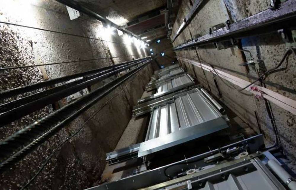 Երևանում քաղաքացին ընկել է վերելակի հորանը