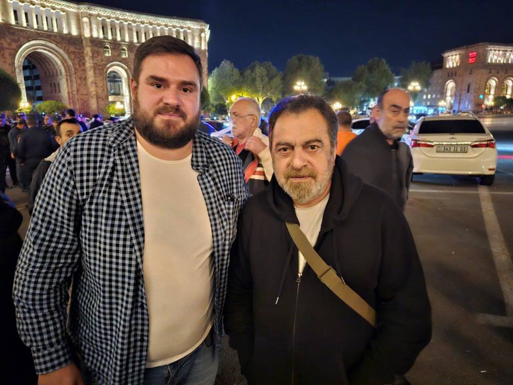 Հրանտ Թոխատյանը՝  ծնողների հետ Հանրապետության հրապարակում.նստացույցը շարունակվում է  (լուսանկար)