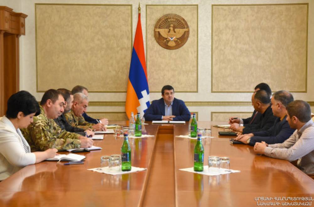 Արցախում Անվտանգության խորհրդի նիստ է հրավիրվել. քննարկվել են ռազմաքաղաքական վերջին զարգացումները և համարժեք միջոցների ձեռնարկման հարցը