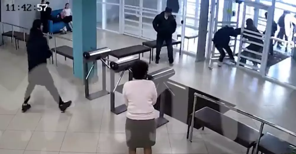 Երևանի 166 դպրոց են մտել ու աշակերտներին ծեծի ենթարկել. ինչ է կատարվել