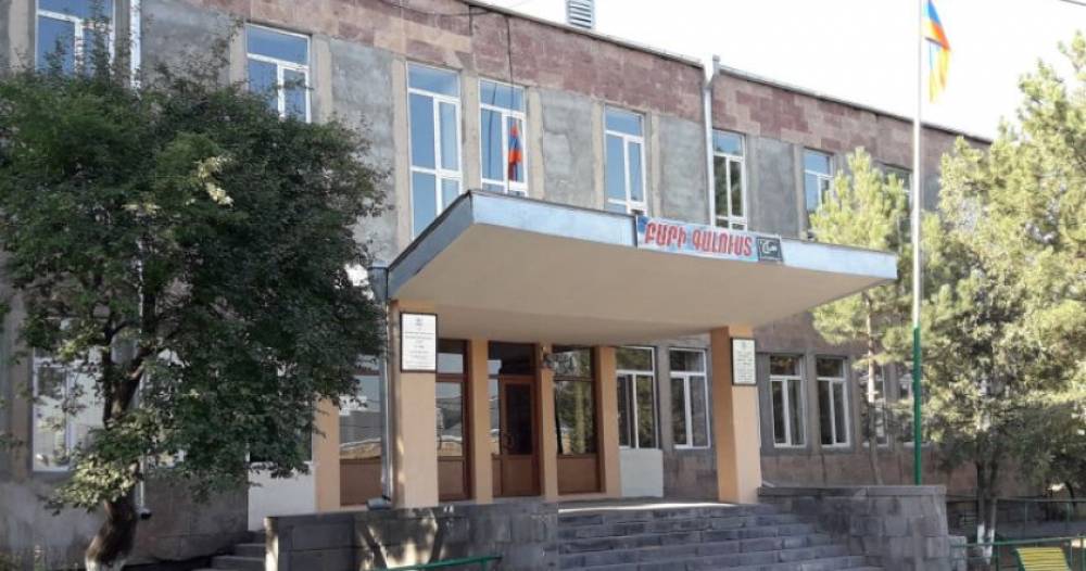 Ոստիկանությունը մանրամասներ է հայտնում Երեւանի 166 դպրոցի միջադեպից. երկու սան տեղափոխվել են բուժօգնության