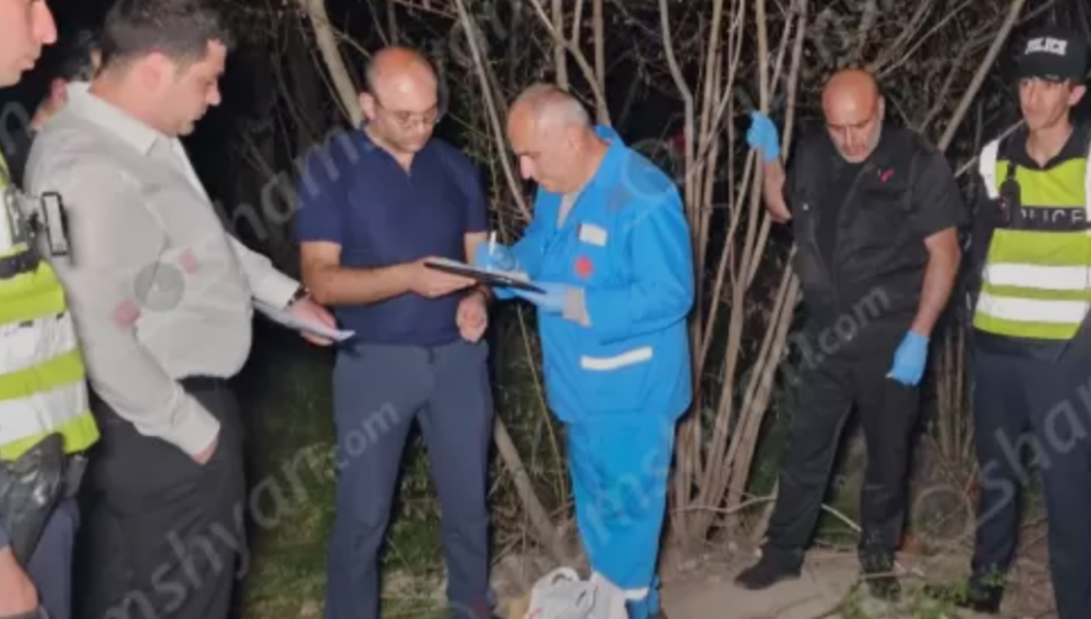 Հաղթանակ զբոսայգում՝ Մայր Հայաստանի արձանի հետնամասում գտնվող կանաչ գոտում հայտնաբերվել է հրազենային վնասվածքով տղամարդու դի. ՖՈՏՈՌԵՊՈՐՏԱԺ