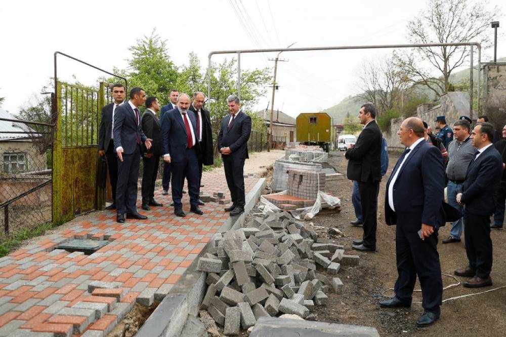Ֆեյք բեմադրություն՝ «թավշյա առաջնորդի» հանդիպումը «հպարտ քաղաքացիների» հետ․ «Փաստ»