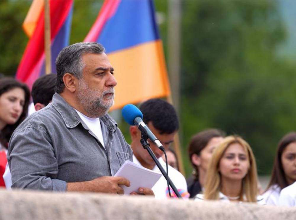 Կա՛մ աջակցում ես ՀՀ իշխանություններին, կա՛մ կոշտ քննադատում․ հստակ գծեր են սահմանվել․ «Հրապարակ»