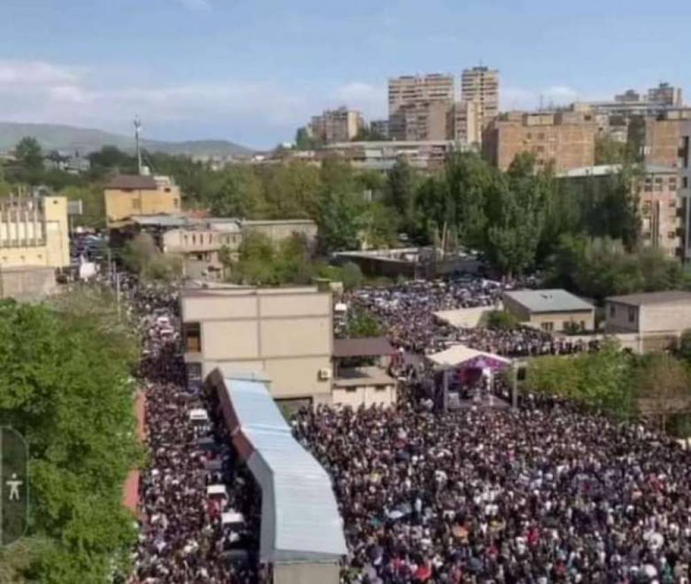 Սամվել Ալեքսանյանը հազարավոր մարդկանց է «հանել» փողոց