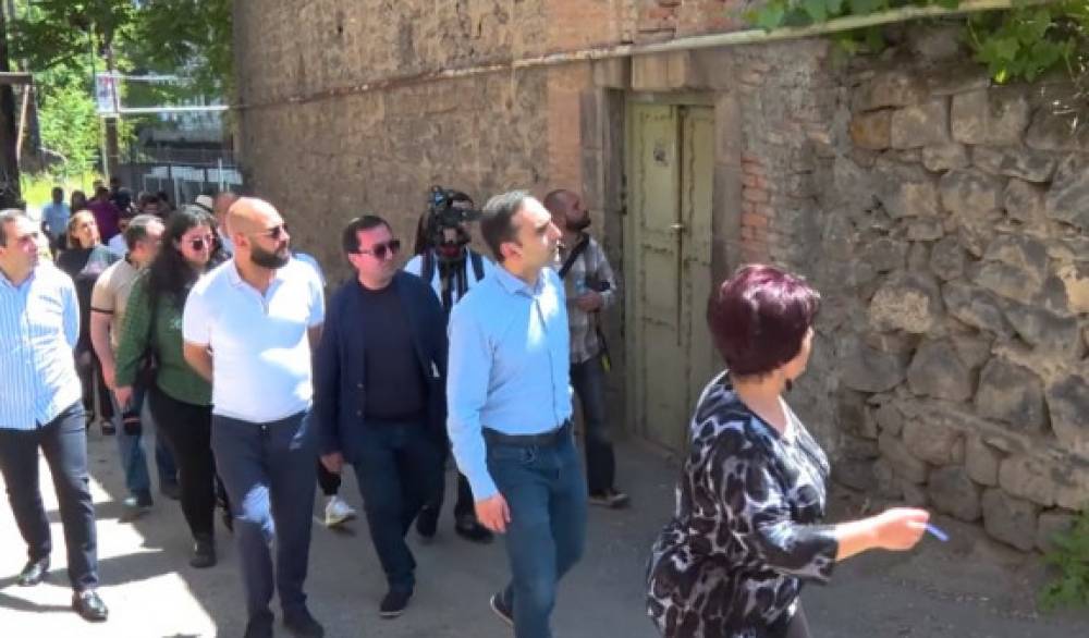 Կոնդի այսօրվա խնդիրներն ու լուծման ուղիները բնակիչների հետ տեղում քննարկել է Տիգրան Ավինյանը